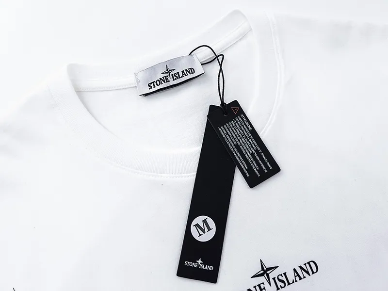 W653#P110💰 [Stone lsland/Stone Island summer new double-shadow big compass printed pattern short-sleeved T-shirt] ⚠️[Original creation, high control of details] - Made of 260 grams of combed cotton, 32-count double yarn, soft and comfortable to the touch, sweat-absorbent and breathable. - Simple, basic and versatile style, original quality, the first choice for couples. - Made in a large factory, four needles and five threads on the shoulder, neatly arranged, high quality workmanship. - Same style for men and women. Very versatile, one piece for everyone, details are clearly visible. Color: Black White Size: M L
